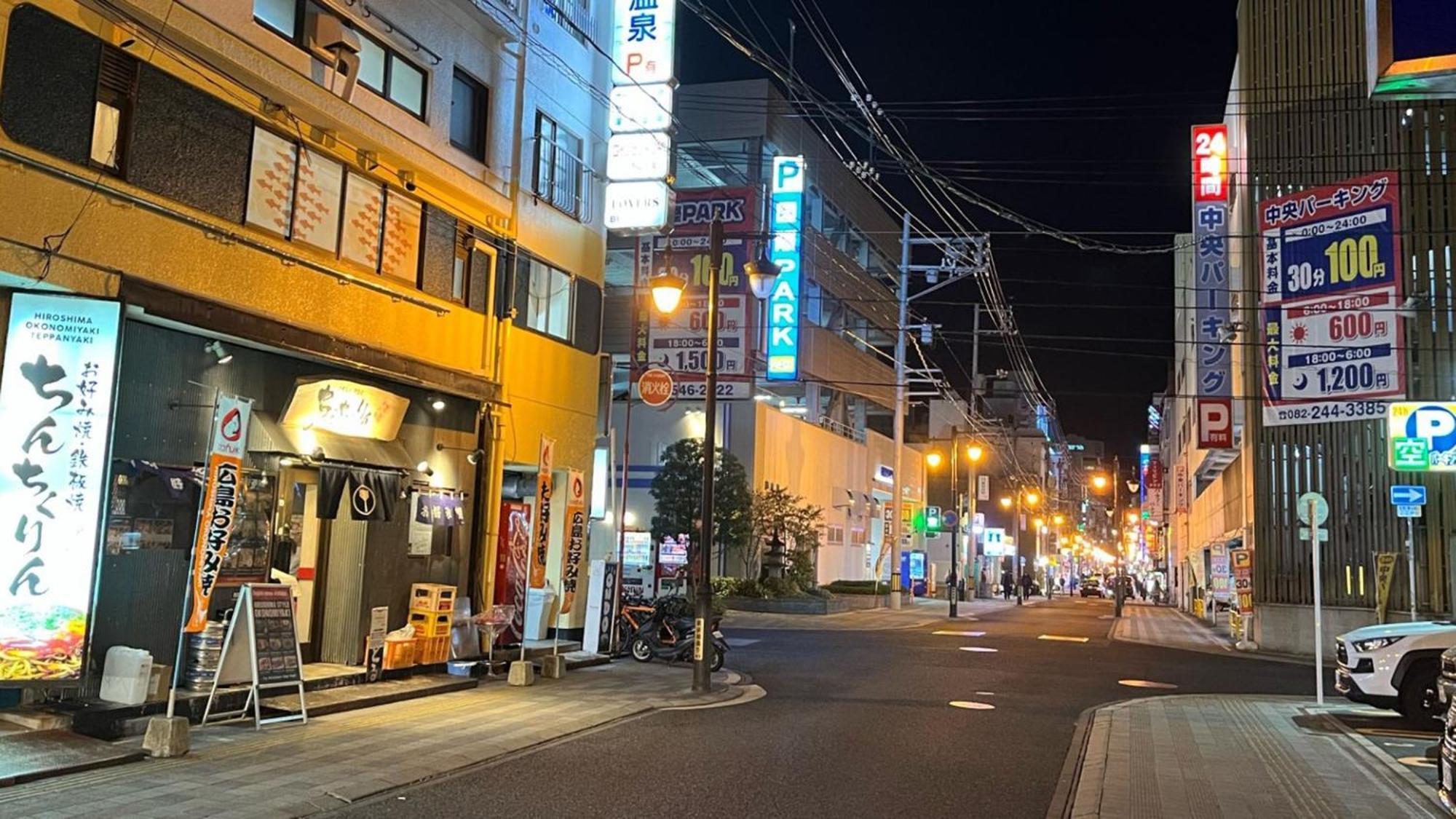 Toyoko Inn Hiroshima Heiwa-Odori Bagian luar foto