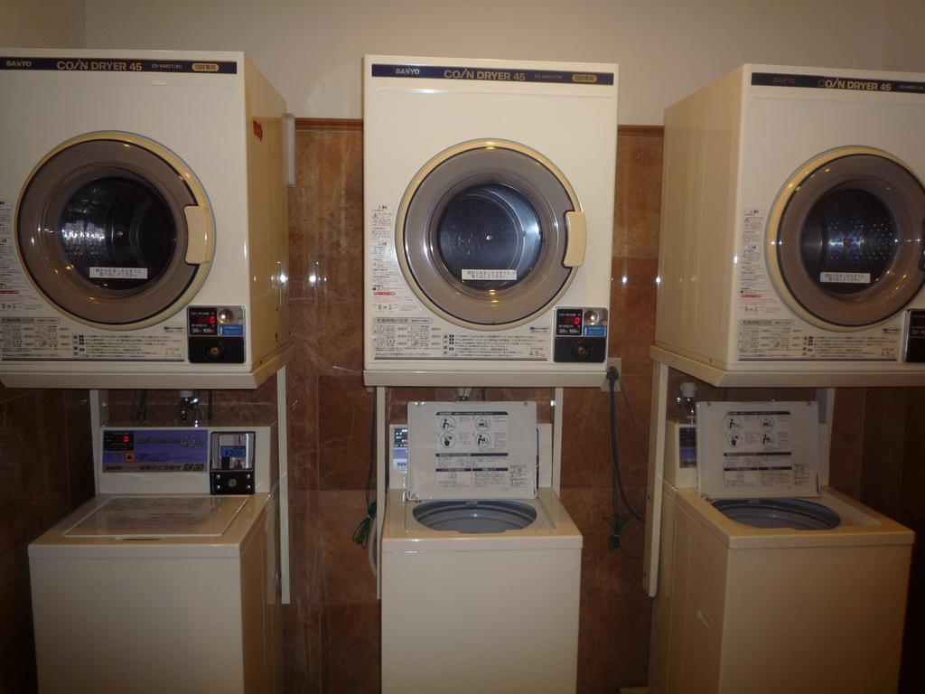 Toyoko Inn Hiroshima Heiwa-Odori Bagian luar foto